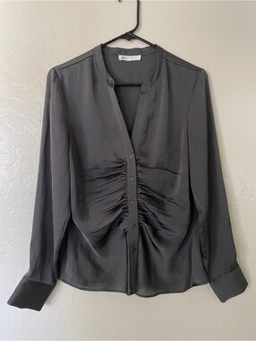 DR2 Charcoal Gray Ruched Button-Front Long Sleeve Blouse